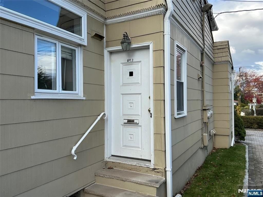 493 Engle St Apt 2a - Photo 2 of 17