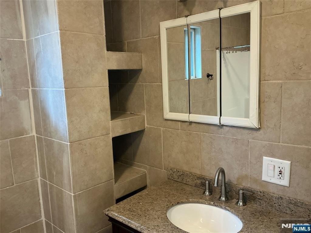 493 Engle St Apt 2a - Photo 6 of 17