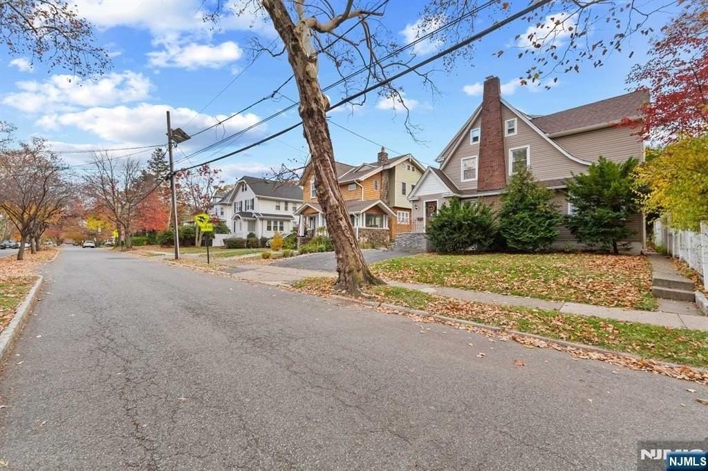 23 Grand Ave 2nd Fl - Photo 2 of 30