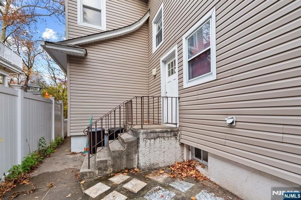 23 Grand Ave 2nd Fl - Photo 5 of 30