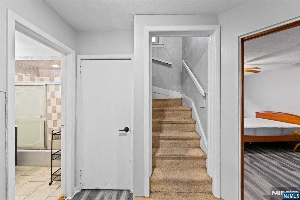 23 Grand Ave 2nd Fl - Photo 6 of 30