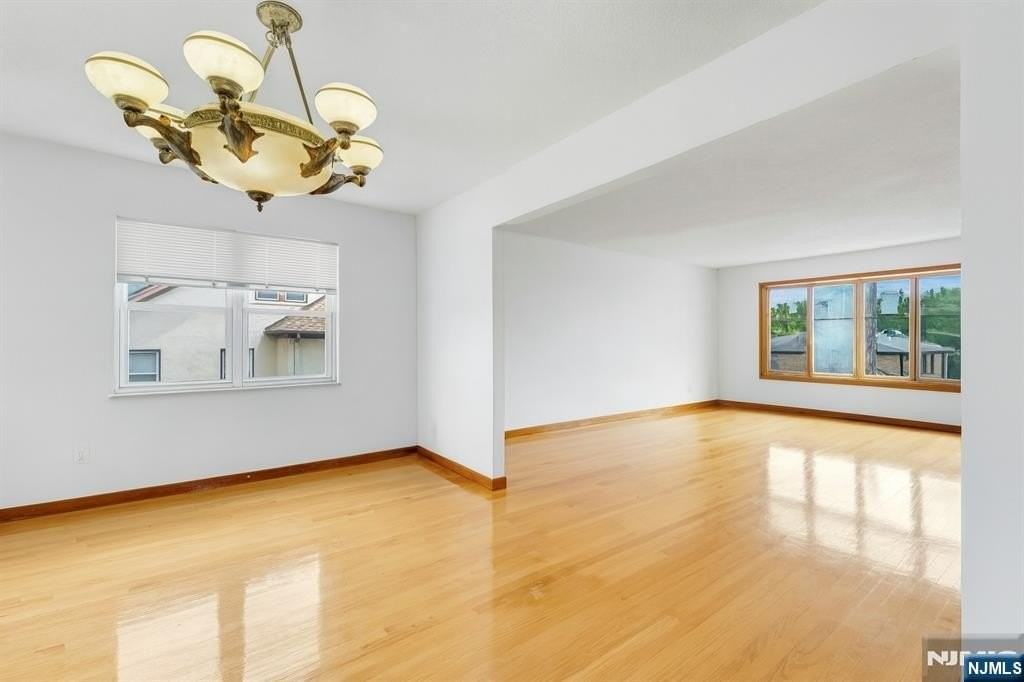 315 13th St - Photo 4 of 16