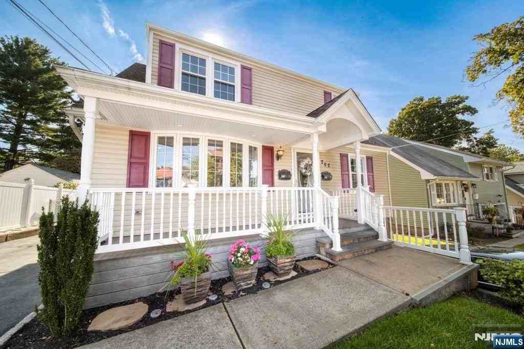 202 Stone St - Photo 4 of 11