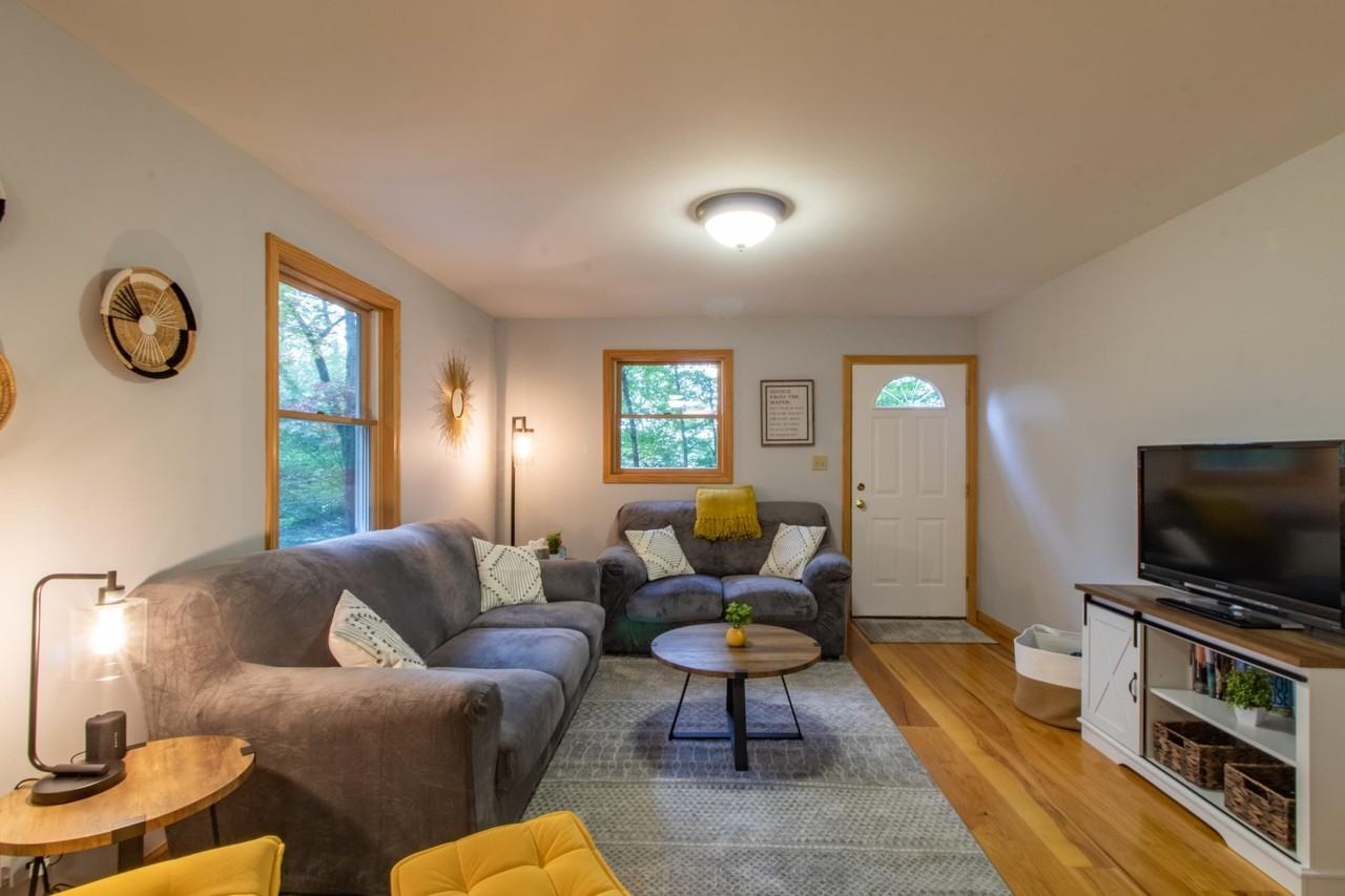 670 670 Wayeeses Shore - Photo 4 of 24