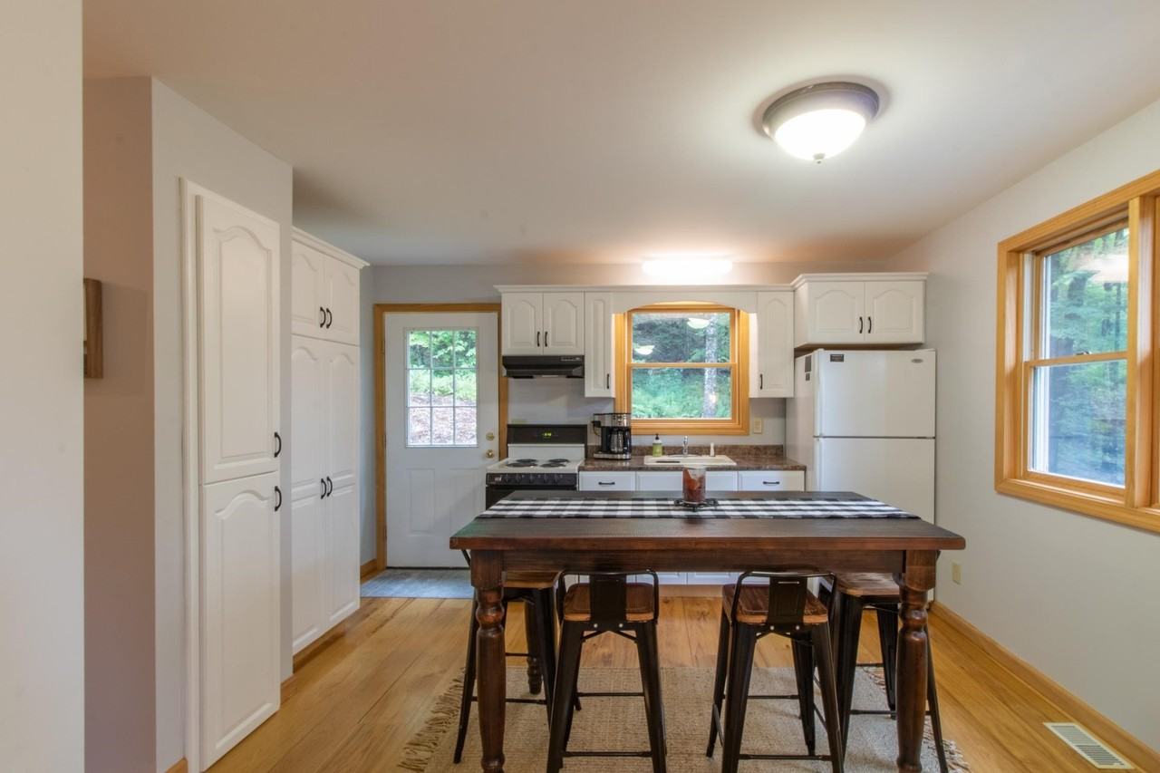 670 670 Wayeeses Shore - Photo 7 of 24