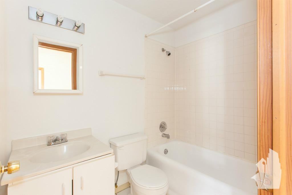 635 West Barry Avenue #401 - Photo 7 of 8