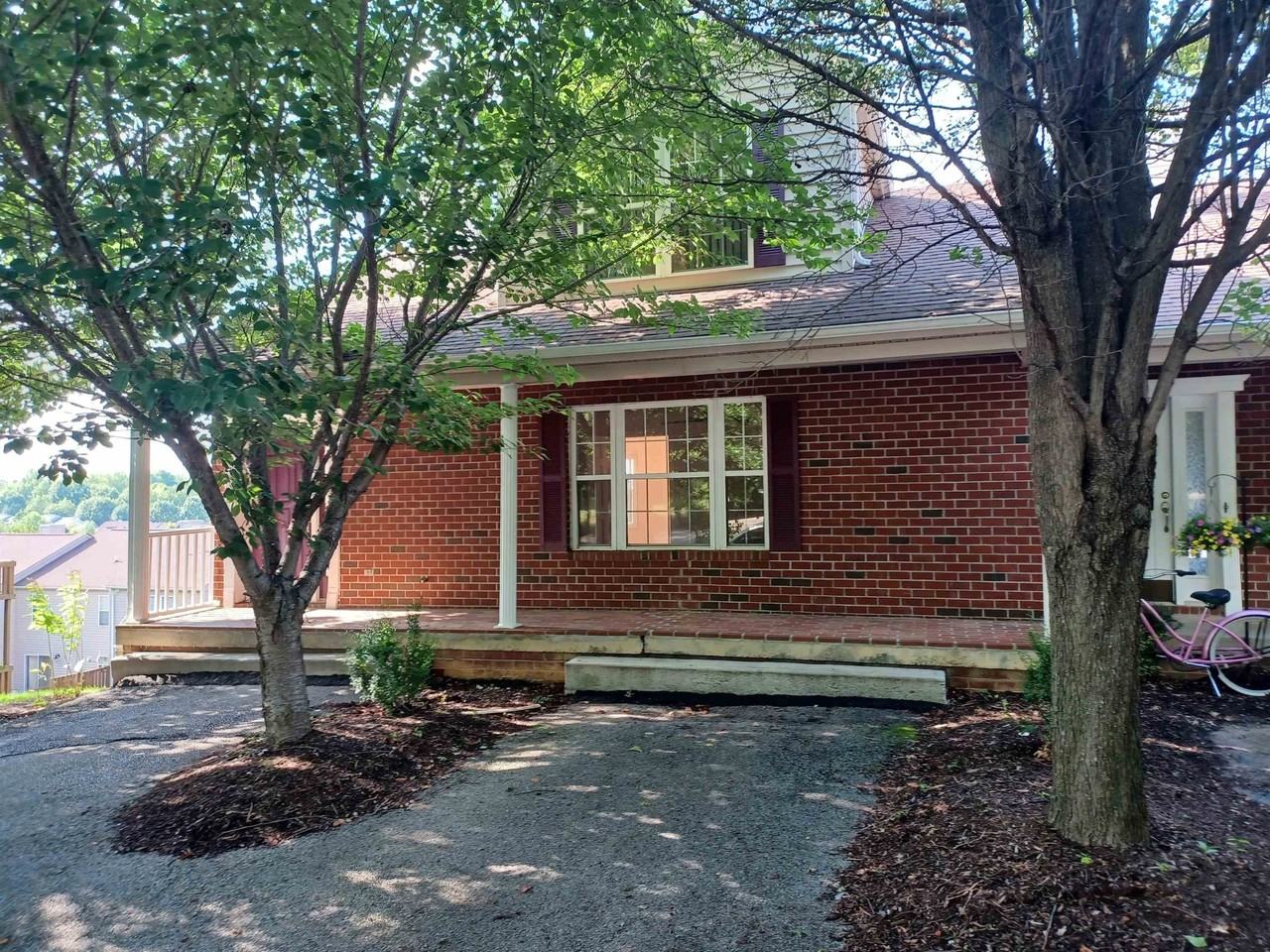 365 Tall Oak Boulevard Northwest