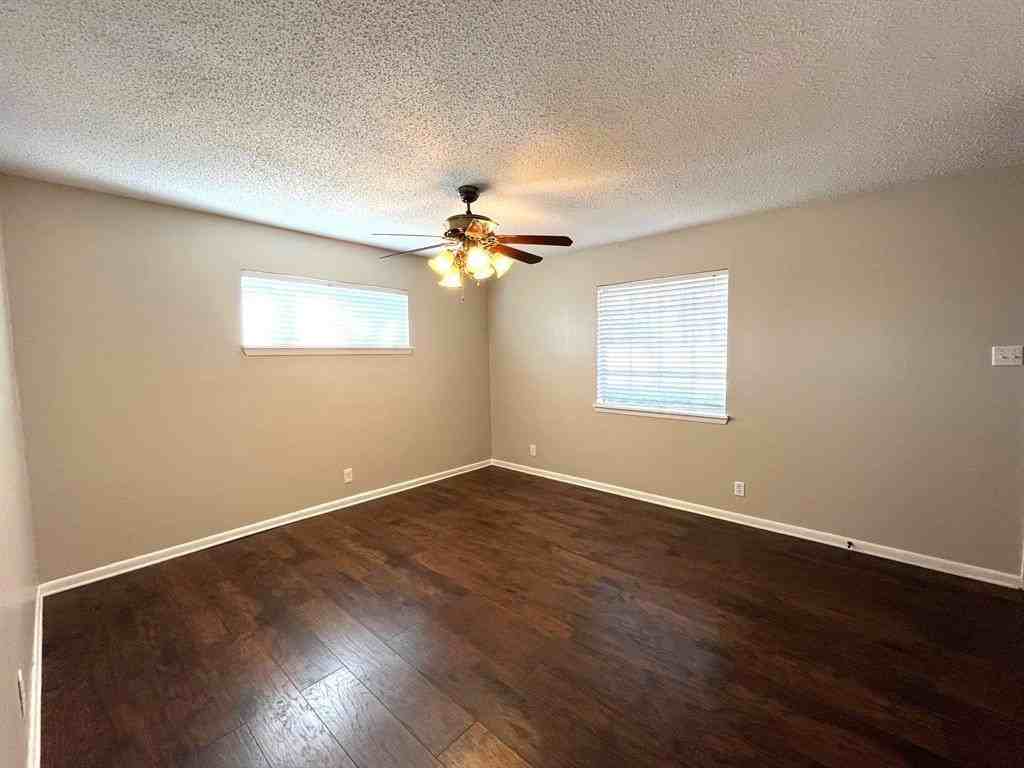 230 Ross Avenue - Photo 4 of 13