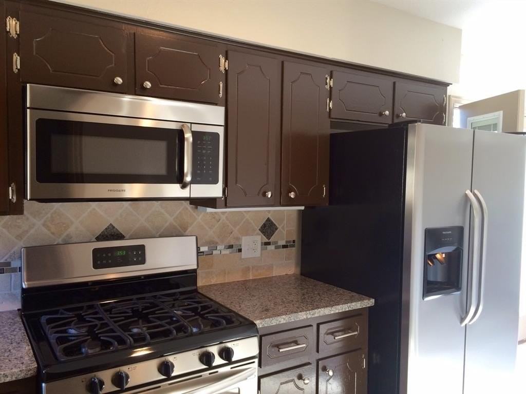 1416 Elms Rd - Photo 4 of 7