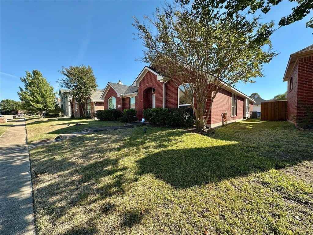 7122 Deerfield Dr - Photo 3 of 13