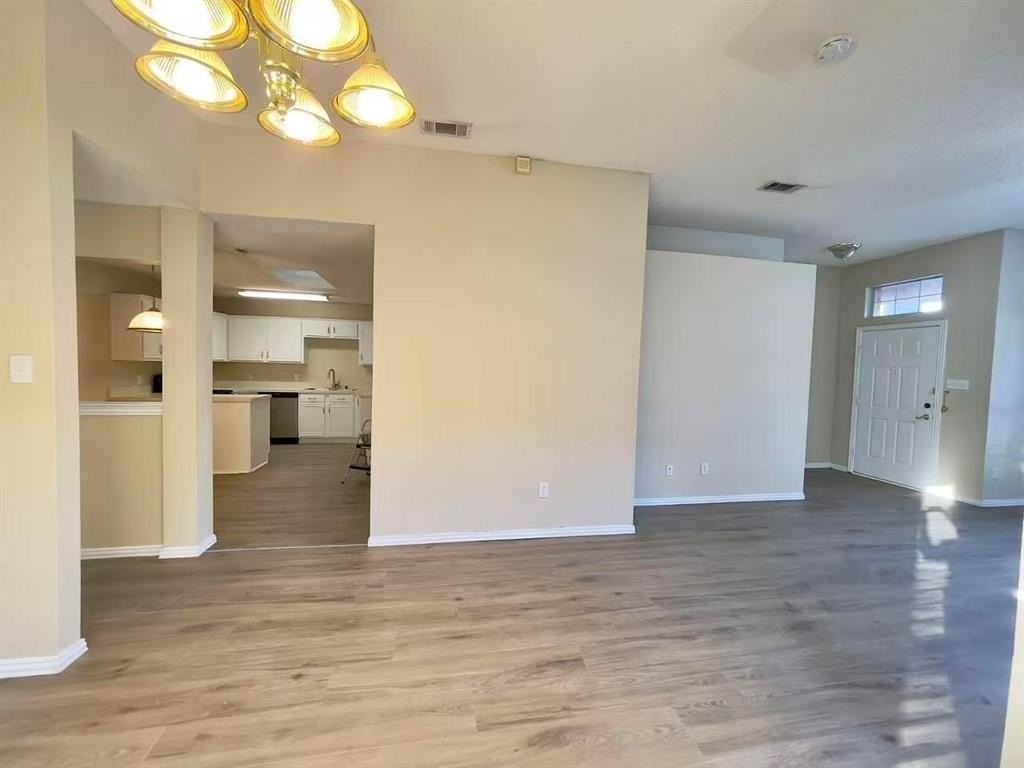 1046 Palomino Dr - Photo 2 of 17