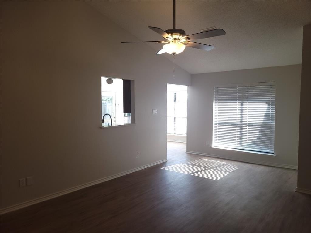 331 Dogwood Dr - Photo 6 of 9