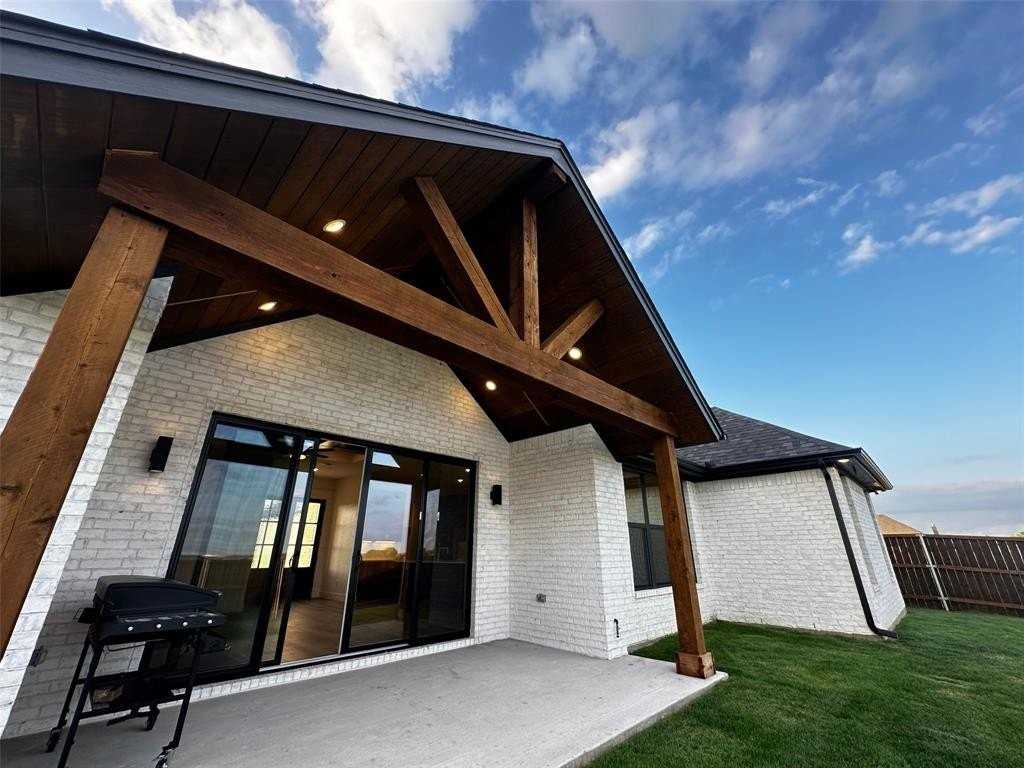 1805 Sudbury Dr - Photo 6 of 35