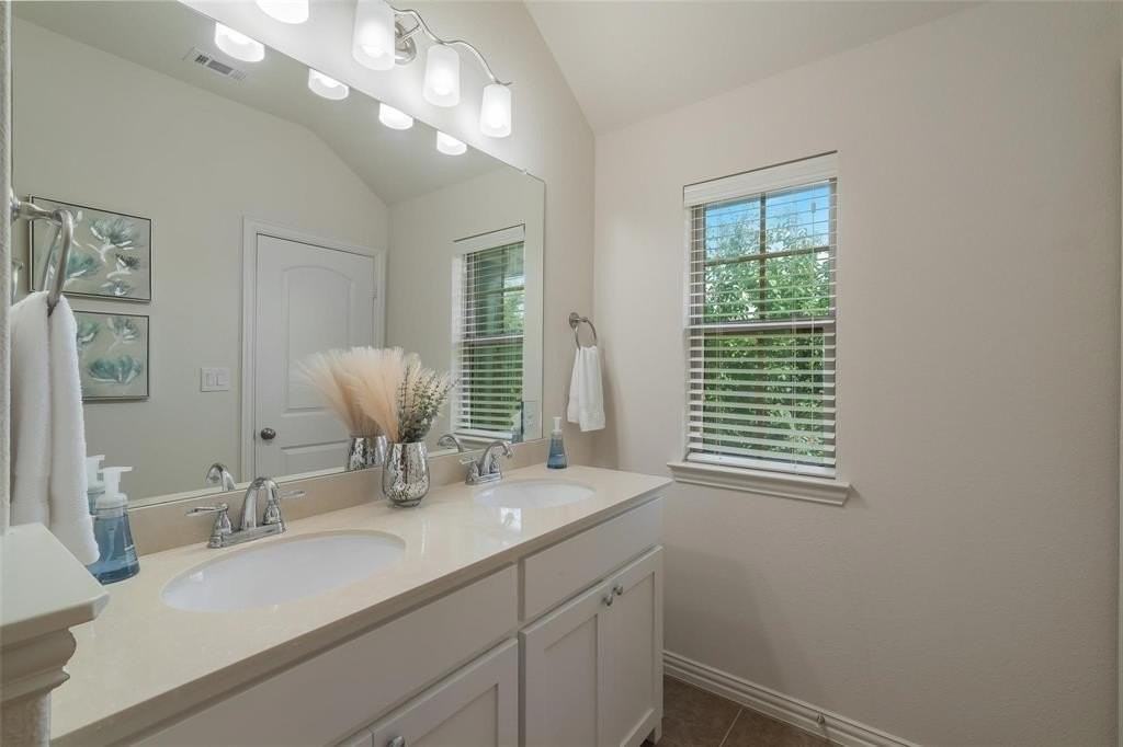 2233 Caniesto St - Photo 4 of 18