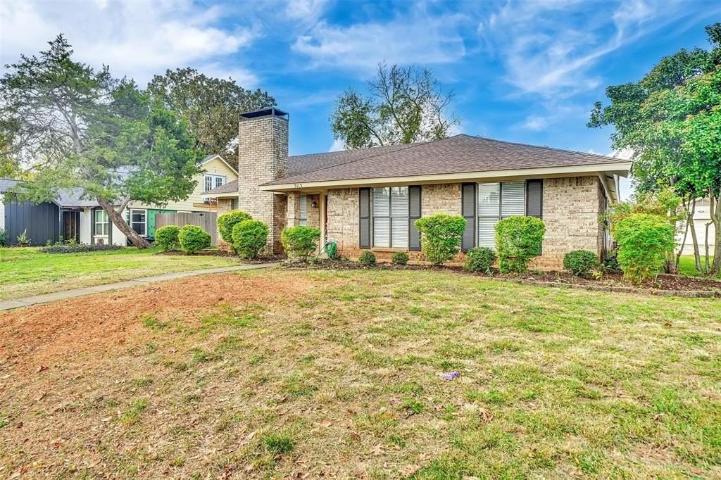 3113 Peachtree Ln - Photo 3 of 21