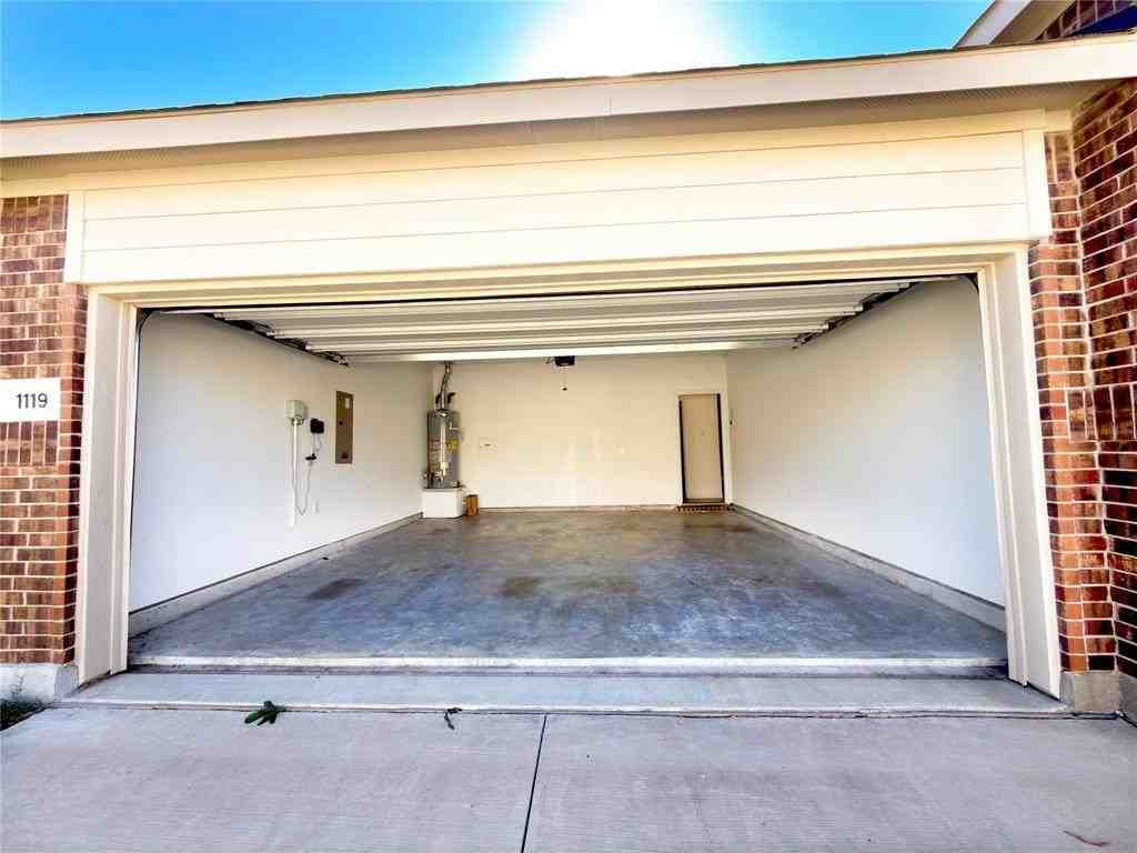 1119 Sassafras Drive - Photo 5 of 40