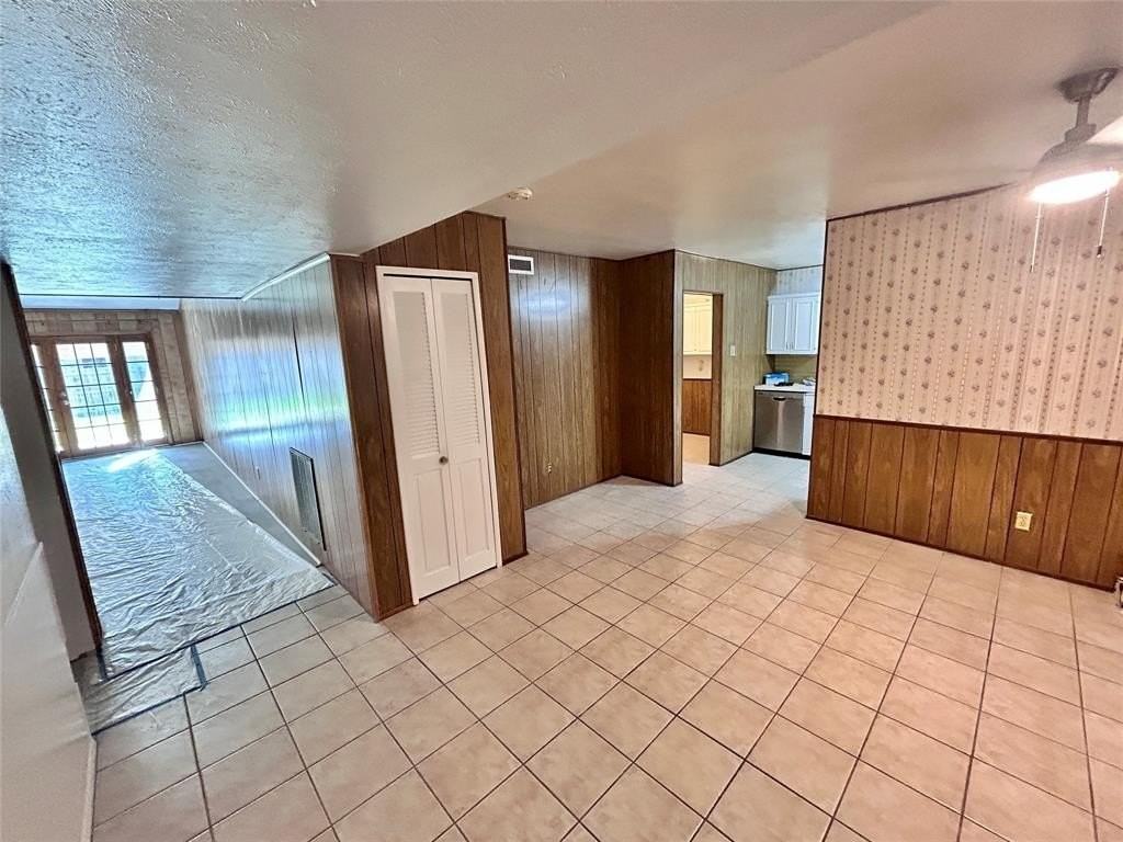 705 Edelweiss Dr - Photo 2 of 12