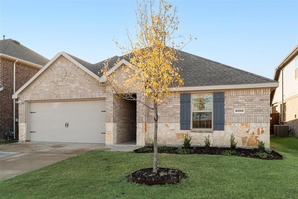 2506 Kingfisher St - Photo 2 of 23