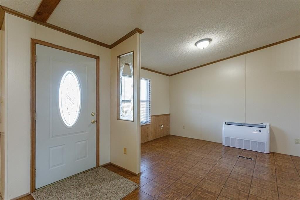 907 Neptune Dr - Photo 5 of 37