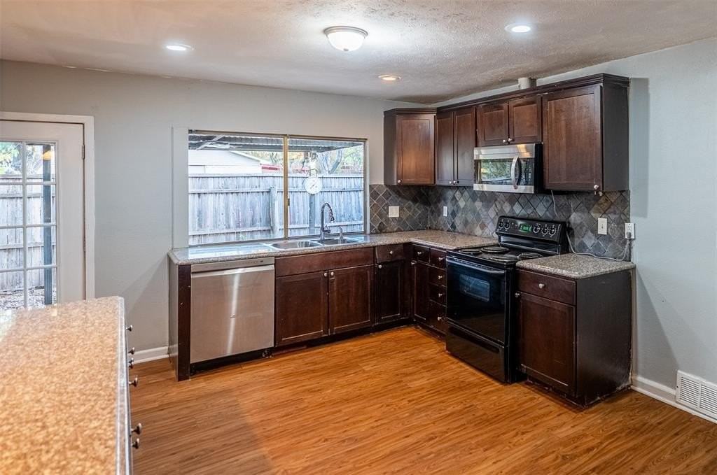 3401 Tarkio Rd - Photo 4 of 11