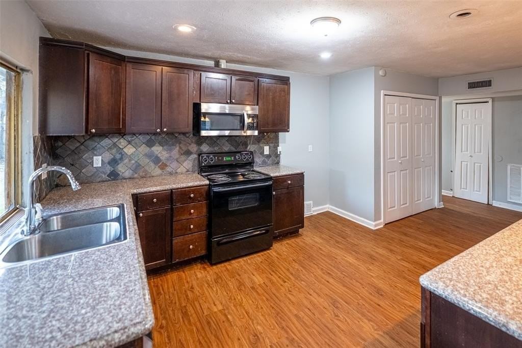 3401 Tarkio Rd - Photo 5 of 11