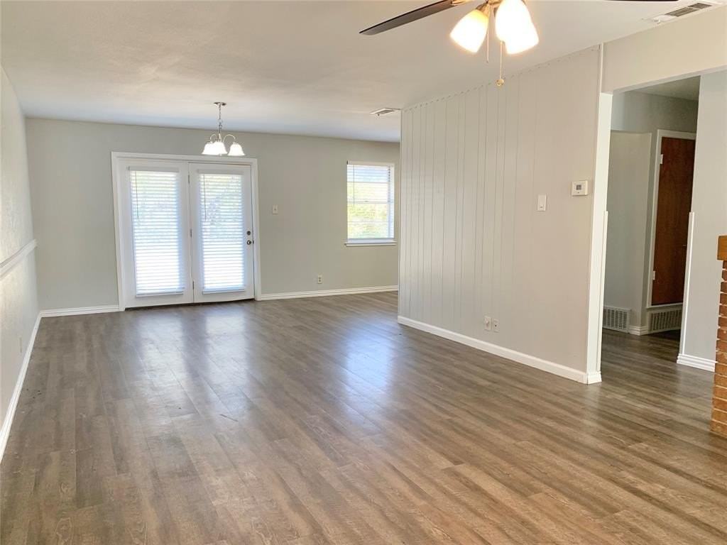 909 Memorial Dr - Photo 5 of 20