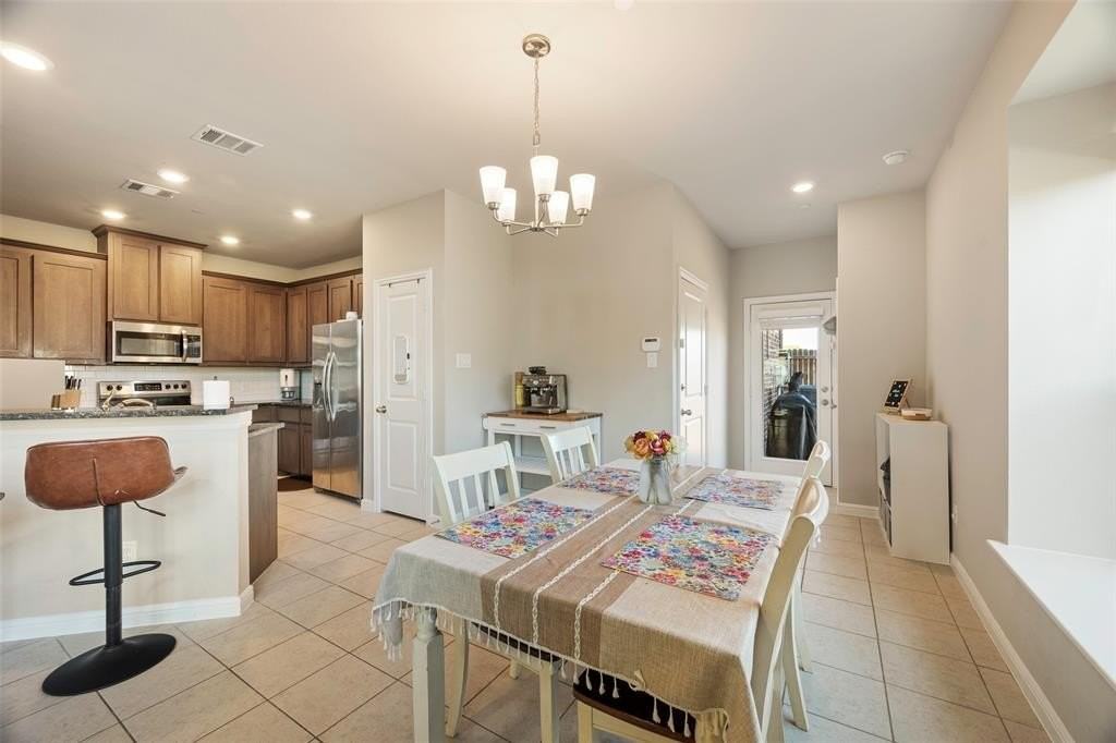 1577 Joy Dr - Photo 4 of 17