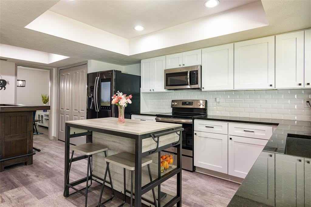 1000 Middle Cove Dr - Photo 5 of 26