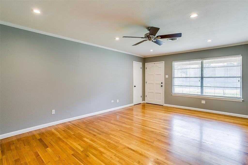 3708 Stadium Dr - Photo 3 of 22