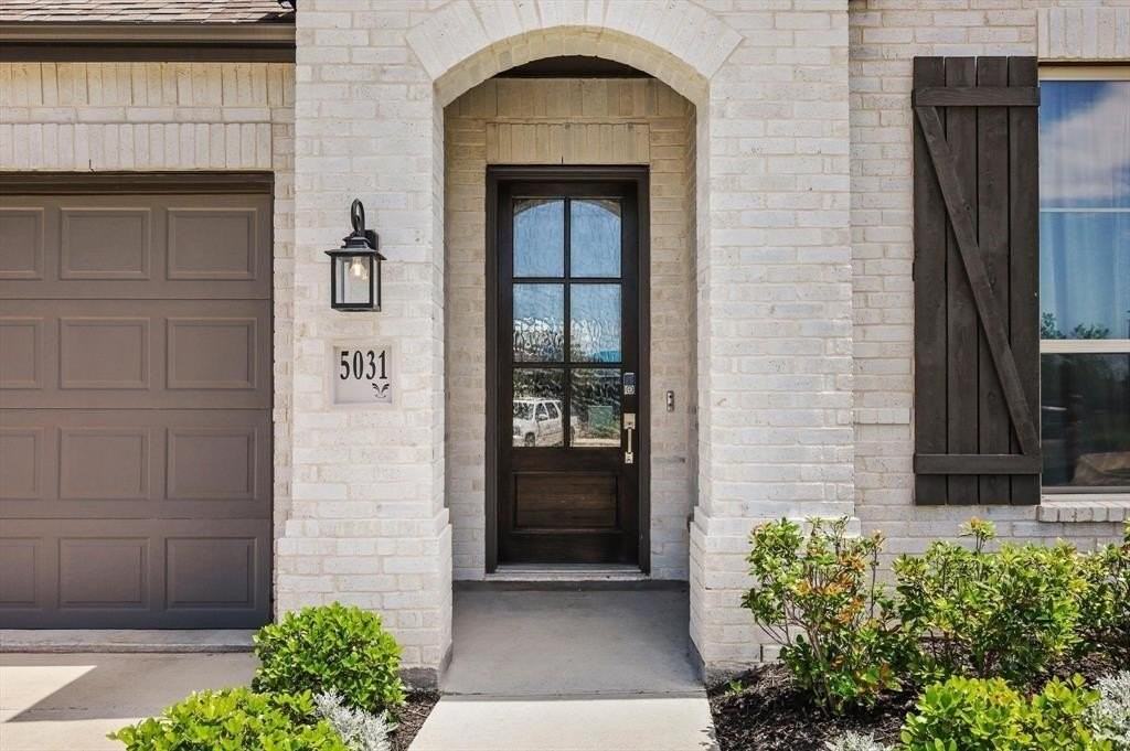 5031 Brooklet Blvd - Photo 2 of 33