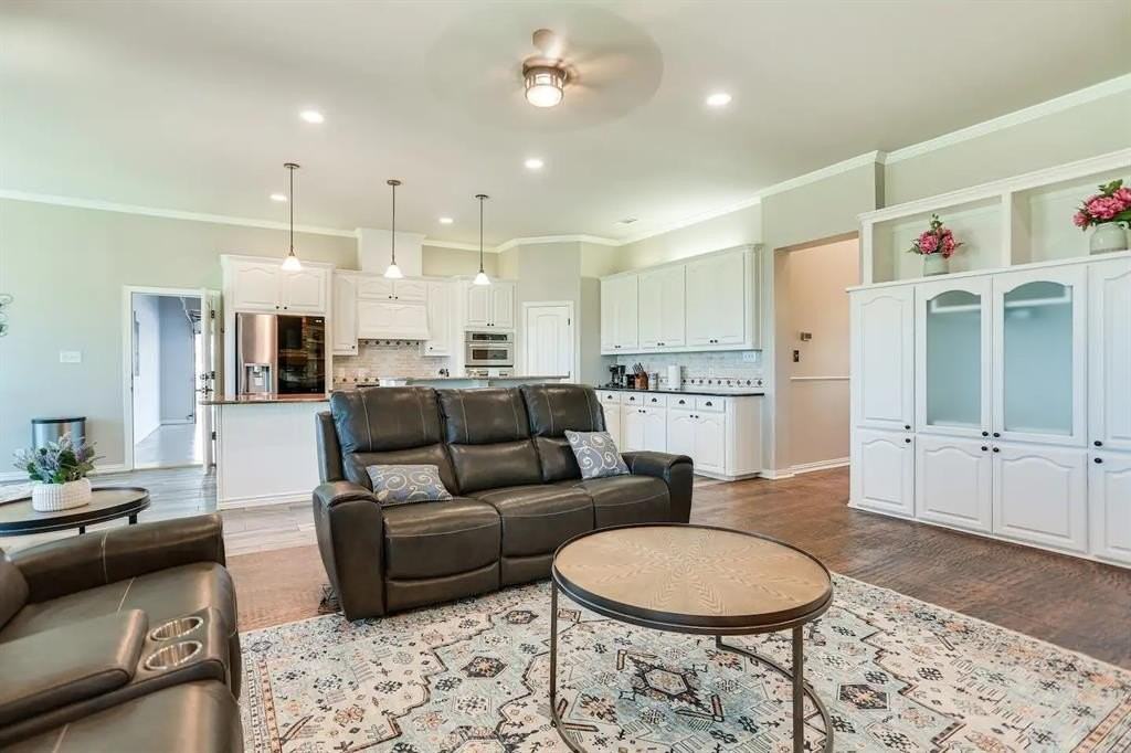 2045 Weston Rd - Photo 5 of 40