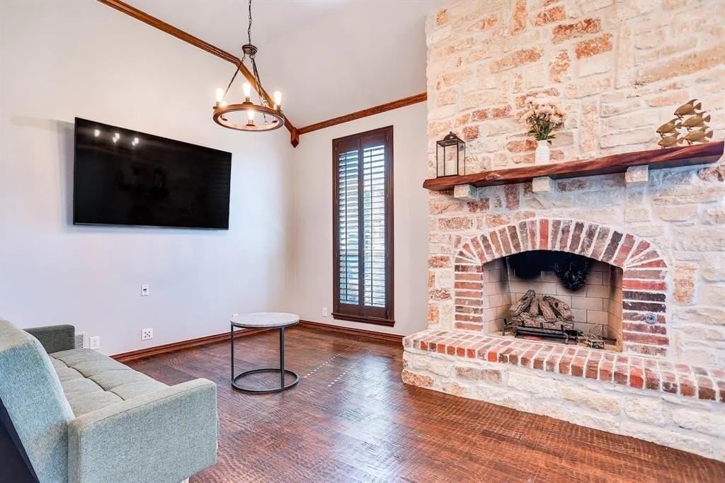 2045 Weston Rd - Photo 6 of 40