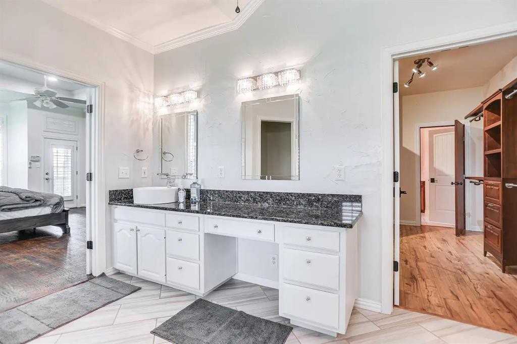 2045 Weston Rd - Photo 7 of 40