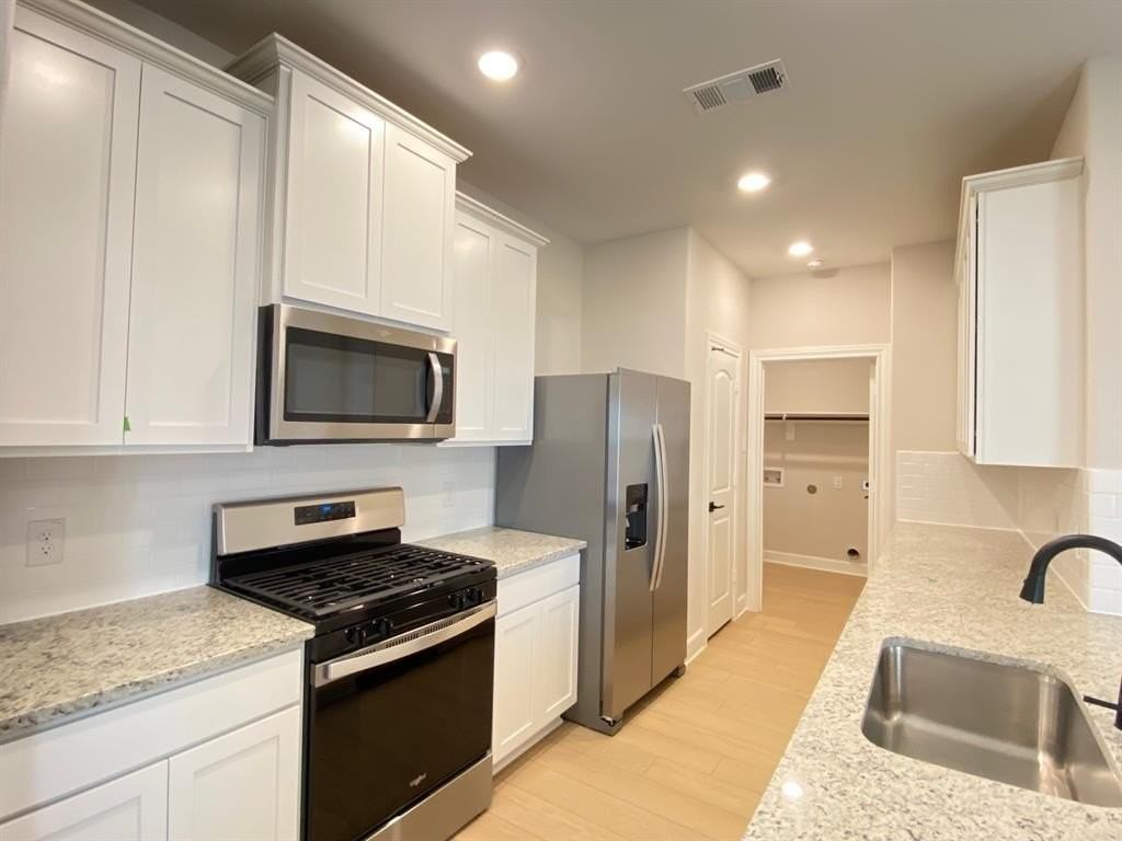 1212 Ginsburg Ln - Photo 3 of 19