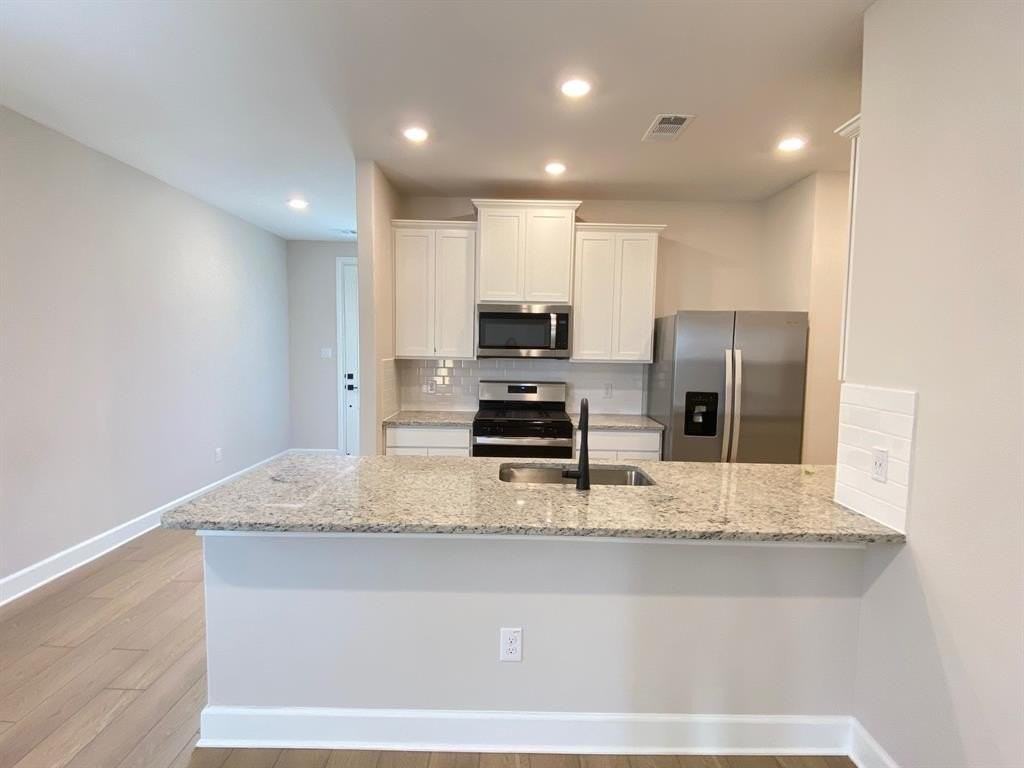 1212 Ginsburg Ln - Photo 5 of 19