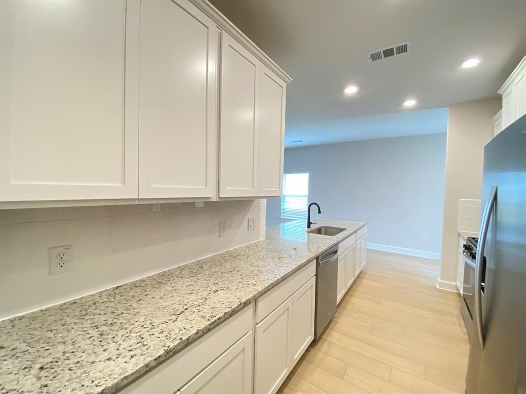 1212 Ginsburg Ln - Photo 6 of 19