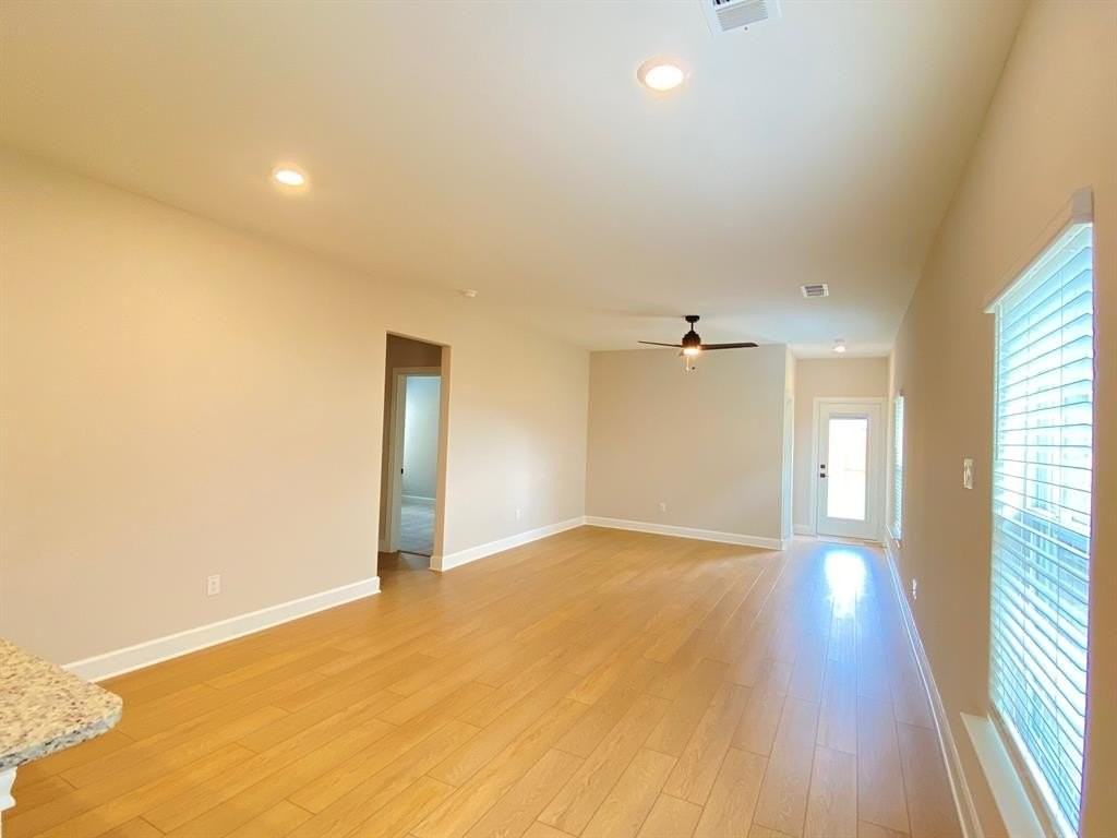 1212 Ginsburg Ln - Photo 7 of 19