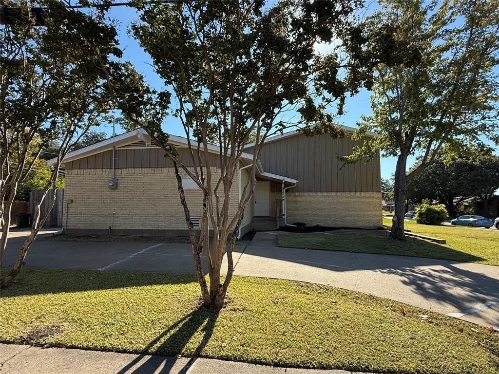 4772 Shands Drive - Photo 2 of 27