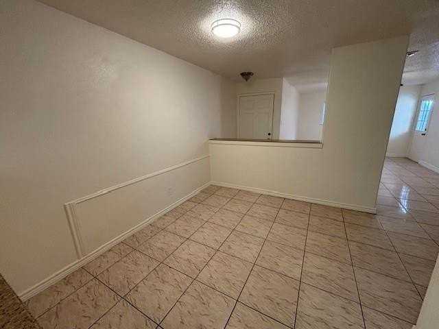 762 E Pecan St - Photo 3 of 16