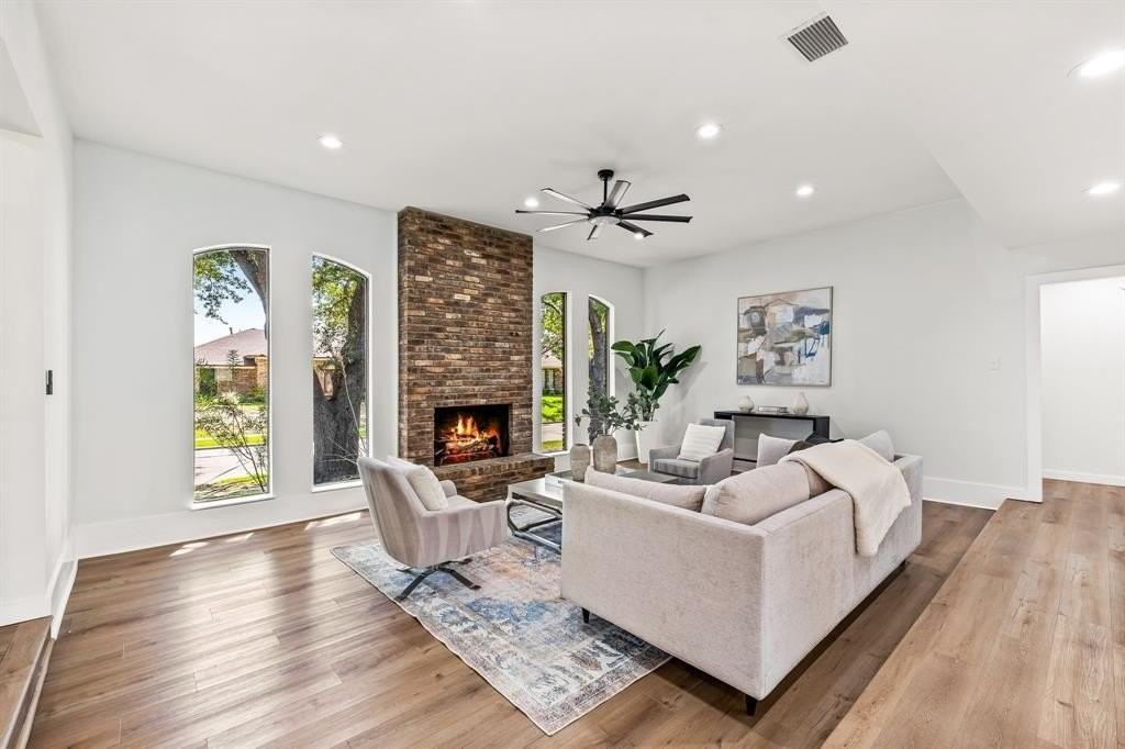 2205 Timberwood - Photo 4 of 32