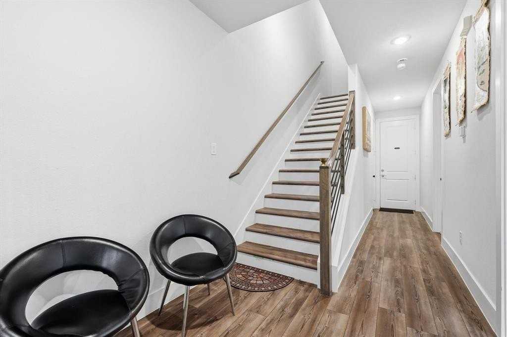 8132 Bromley Dr - Photo 5 of 16