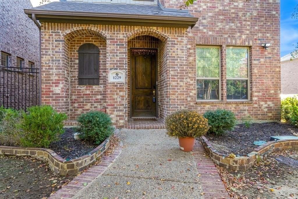 1229 Harris Hawk Way - Photo 4 of 40