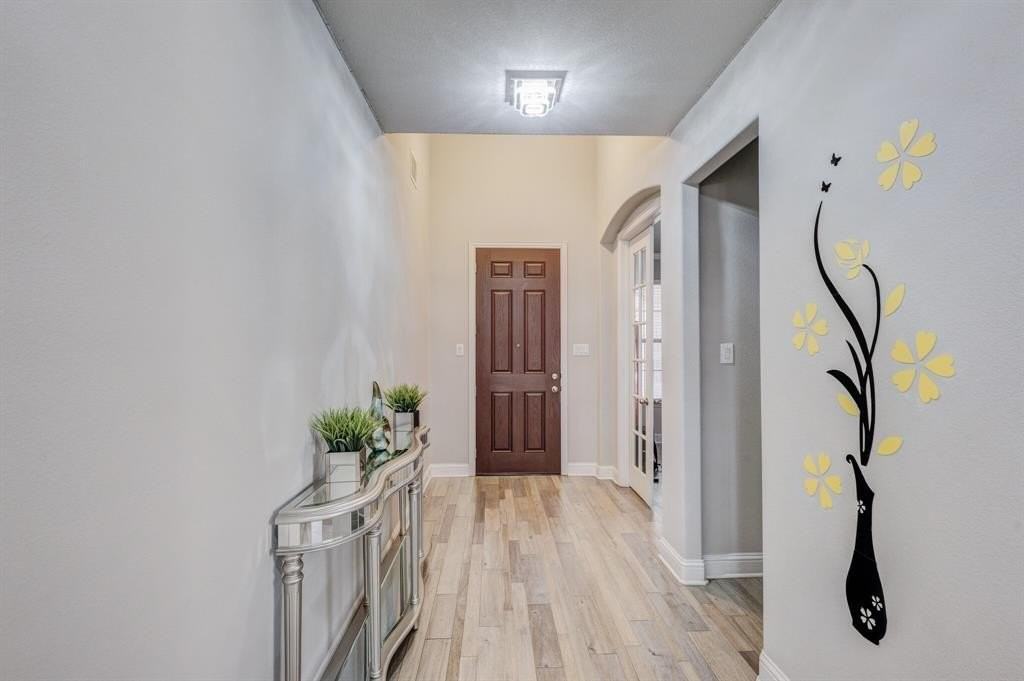 8701 Tutbury Place - Photo 4 of 33