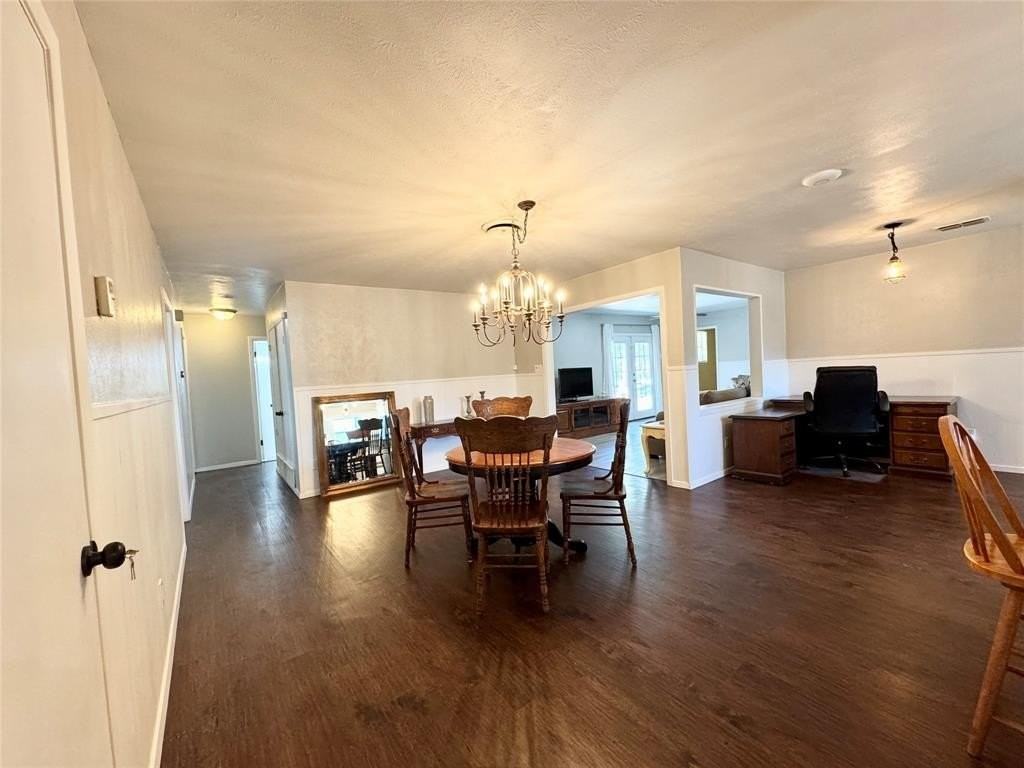 901 Gregory Avenue - Photo 5 of 17