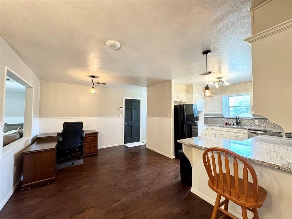 901 Gregory Avenue - Photo 6 of 17