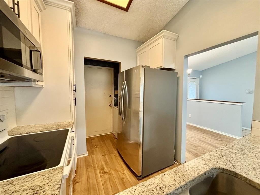 319 Iberis Dr - Photo 4 of 17