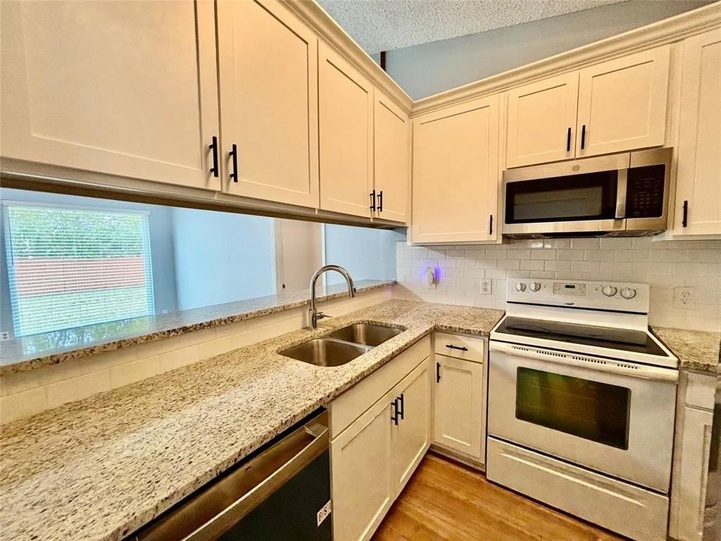 319 Iberis Dr - Photo 5 of 17