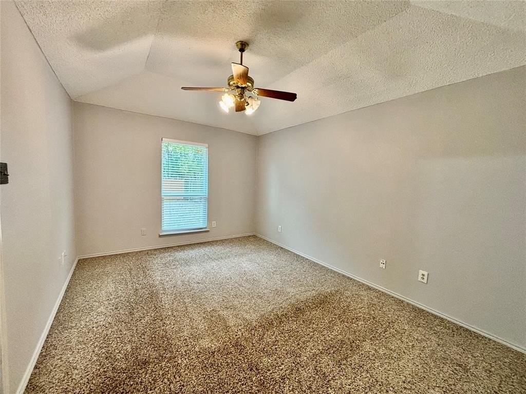 319 Iberis Dr - Photo 7 of 17