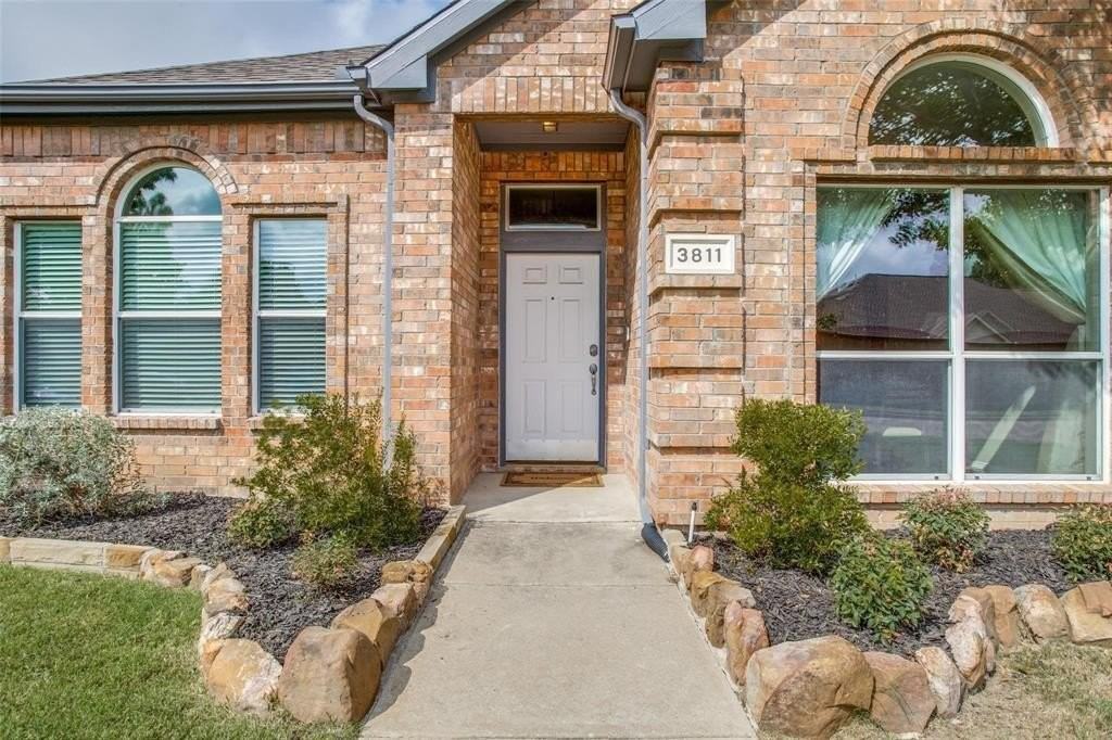 3811 Strattford Dr - Photo 2 of 23