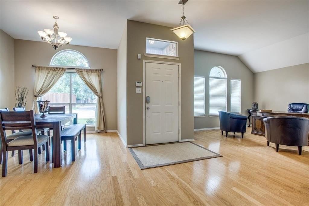 3811 Strattford Dr - Photo 5 of 23